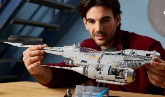 LEGO unveiled a large space fighter from the Star Wars universe (4 photos)