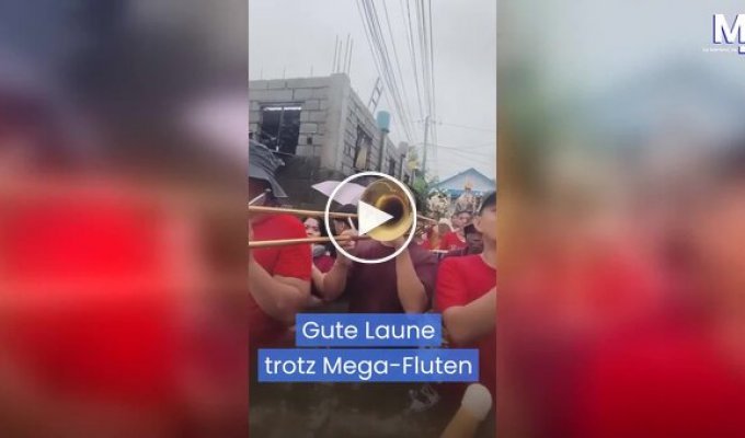 The flood did not prevent an orchestra from giving a concert