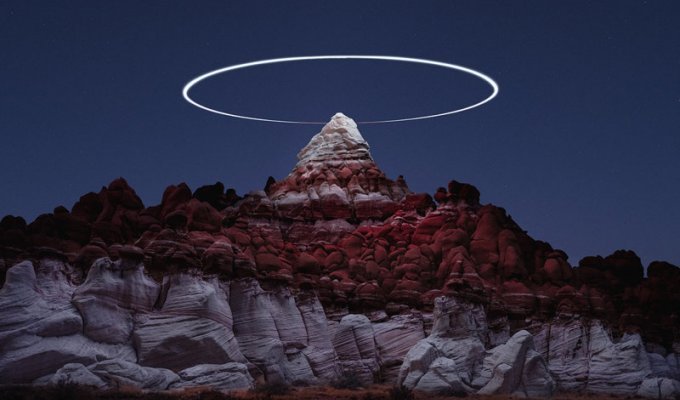 Световые пути дронов над горными ландшафтами в фотографиях на длинной выдержке (8 фото)