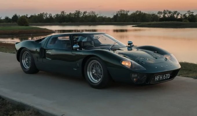 The first road version of the Ford GT40 sports car will be put up for auction (29 photos)