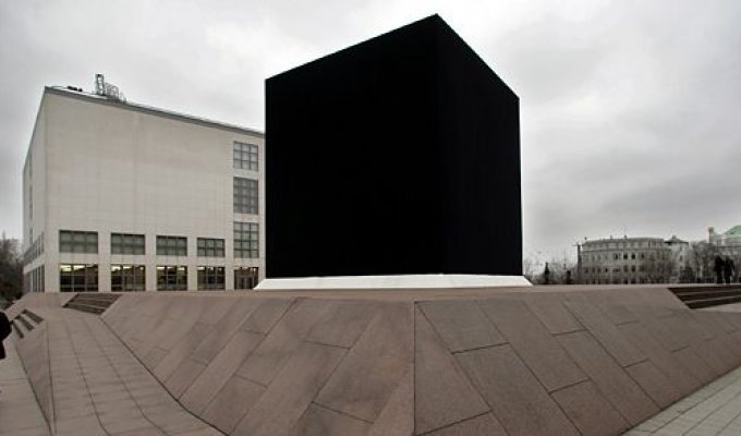 Черный куб в Гамбурге (12 фото)