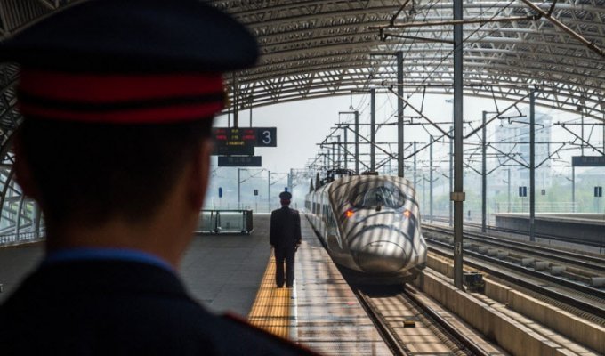 Железные дороги и поезда в Китае (23 фото)