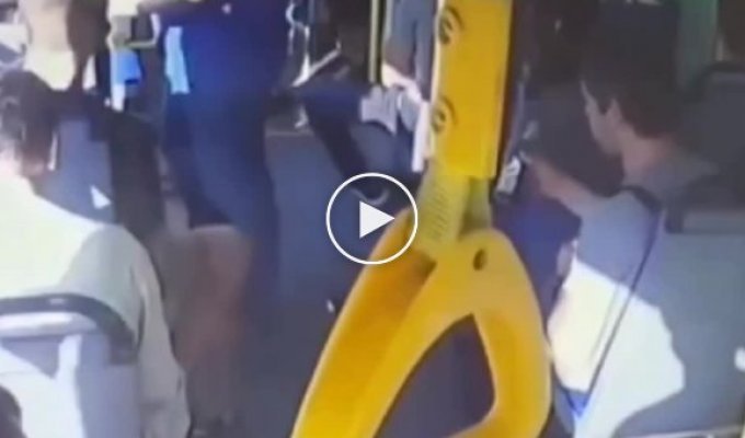 В Краснодаре водителю трамвая распылили в лицо газовый баллончик