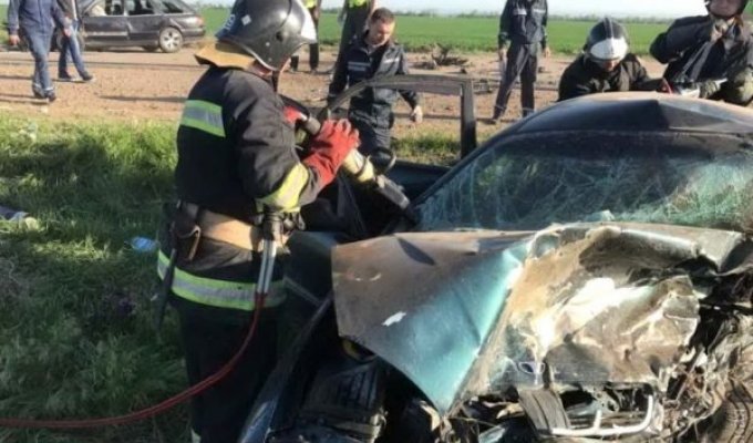 Жуткое ДТП под Одессой: пять человек погибли на трассе (3 фото)