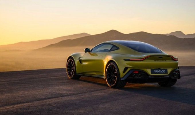 Aston Martin has updated its sports car for beginners: the new Vantage (5 photos + video)