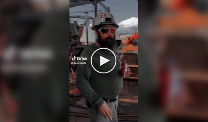 Представитель одной из самых опасных профессий в мире показал, чем занимается ежедневно