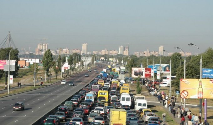 На Московском мосту произошло ДТП с участием 7 авто (20 фото)