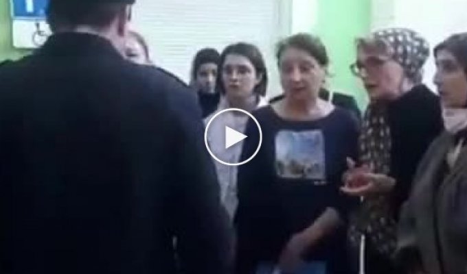 Женщины Махачкалы, Дагестан, отчаянно протестуют против войны и мобилизации