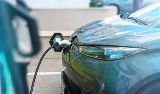 Главный миф об электромобилях треснул — батареи живут больше 10 лет, показало исследование (2 фото)