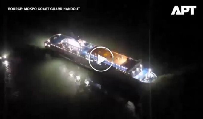 В Южной Корее паром сел на мель из-за залипшего в телефоне рулевого