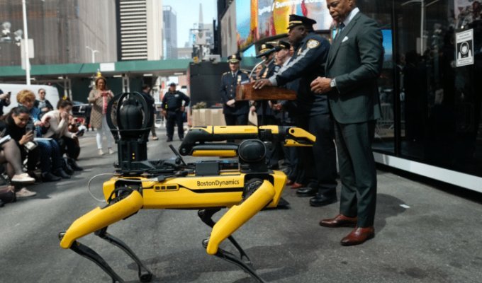 Роботи Boston Dynamics працюватимуть у поліції Нью-Йорка (2 фото)