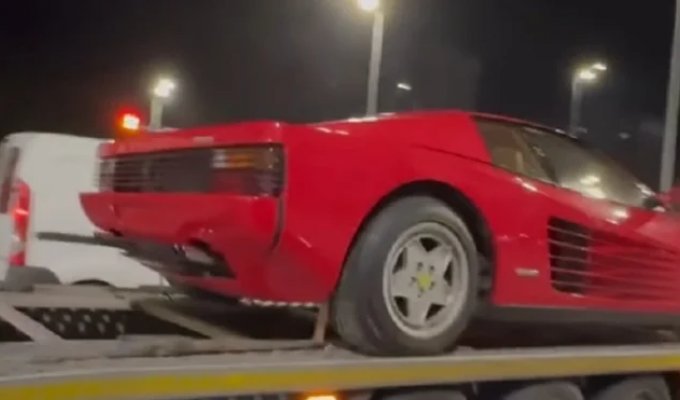 A legendary Ferrari Testarossa sports car from the 80s was brought to Ukraine (4 photos + video)