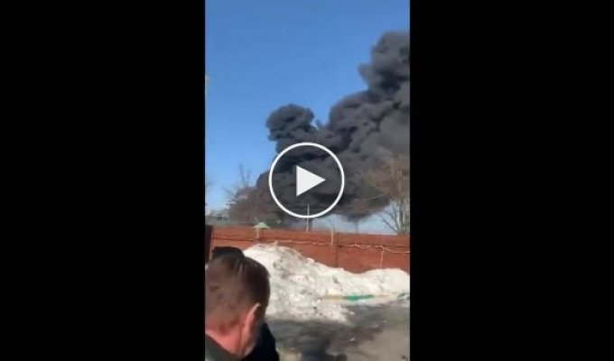 Новый полиэфирный завод горит в Ростовской области РФ