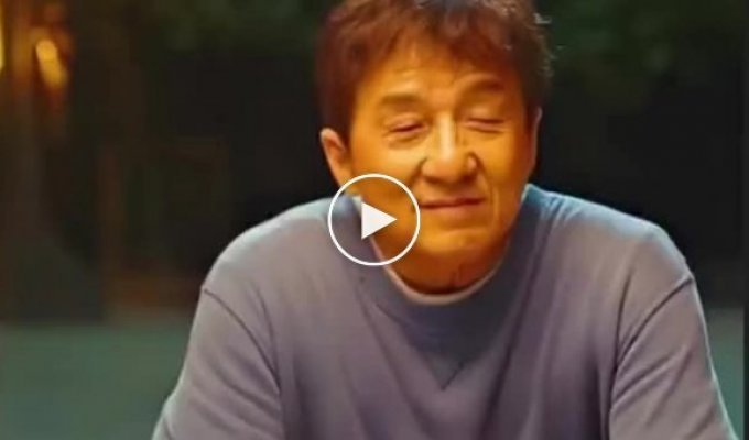 Джеки Чан не смог сдержать слез, когда смотрел трюки из своих старых фильмов
