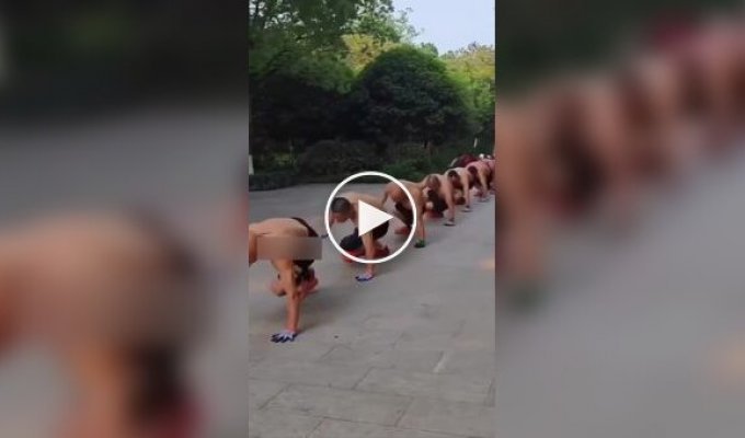 Утренняя зарядка китайских пенсионеров