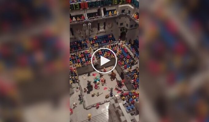 Гигантская крепость из более 1 млн деталей LEGO