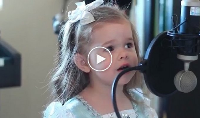 Этой девочке всего 3 года, но красота ее голоса уже поражает