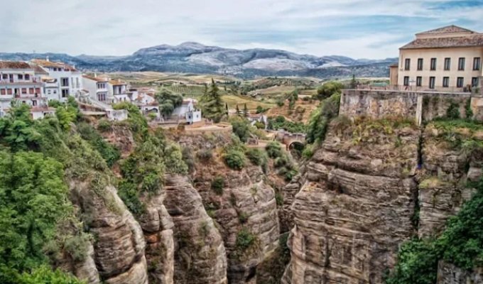 Ронда — город на скалах и душа Андалусии (12 фото)