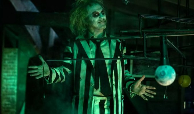 First shots of Tim Burton's second Beetlejuice: Michael Keaton will return to the role (4 photos)