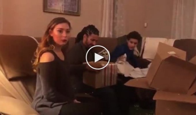 A young American woman brought her stepfather to tears with her Christmas gift