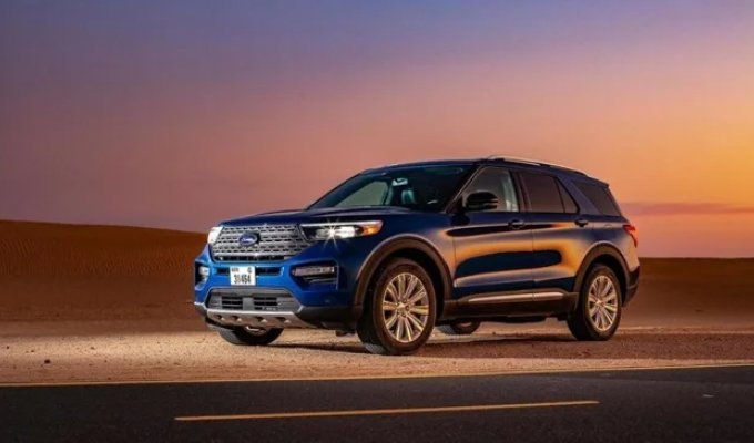 Ford recalls over 740,000 vehicles due to a transmission defect that could cause the car to roll away on its own (1 photo)