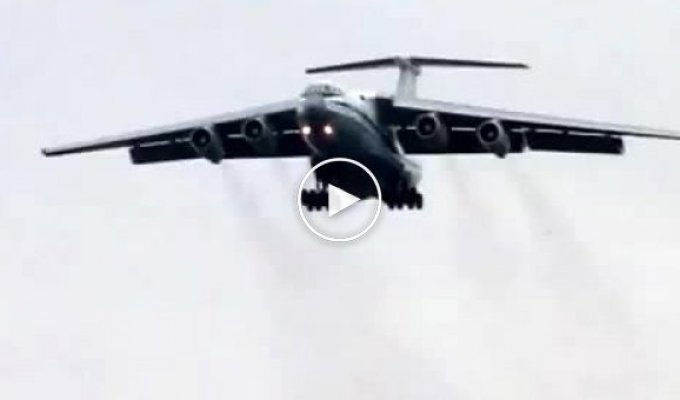Посадка Ил-76 при сильном боковом ветре