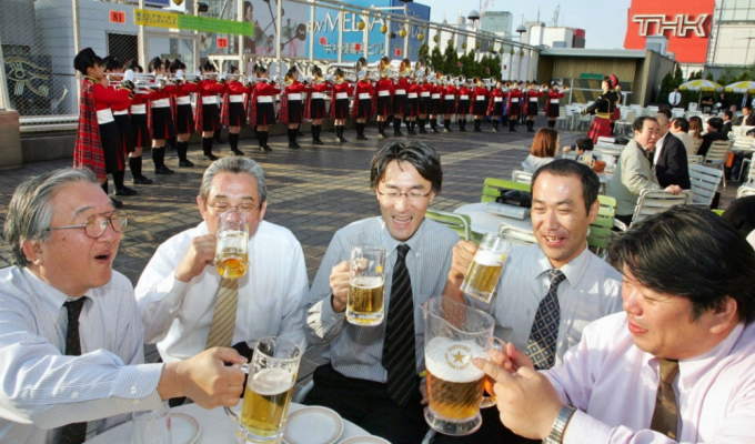 Are the Japanese hypocrites? (6 photos)