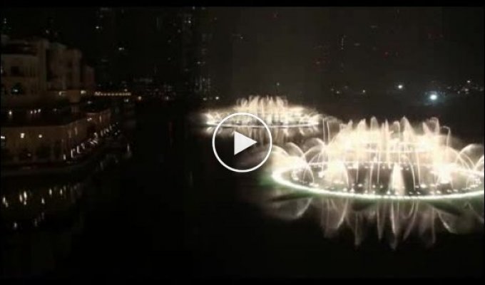 Шикарный фонтан в Дубаи