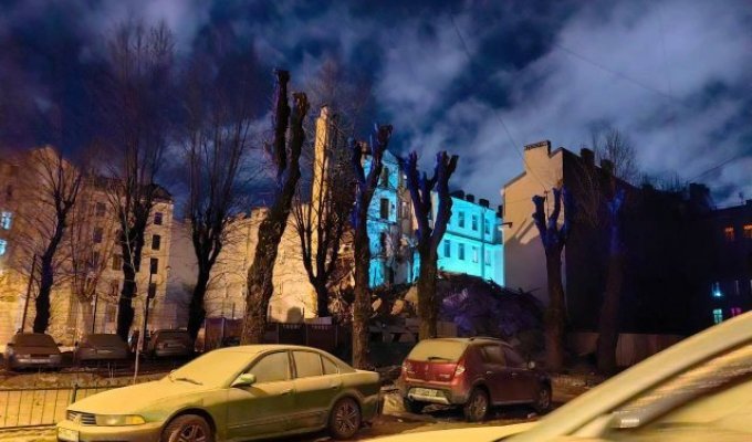 У центрі Петербурга обвалився шестиповерховий будинок (4 фото + 2 відео)