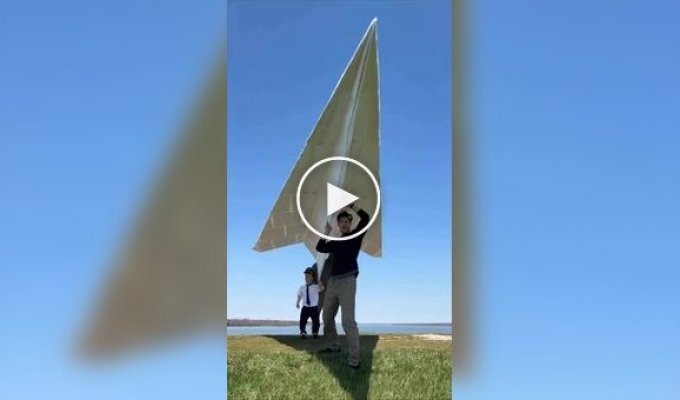 Самый большой в мире бумажный самолет