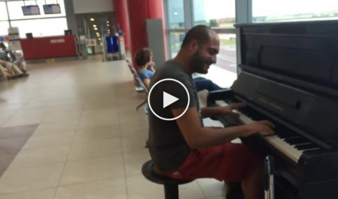 Пианист в аэропорту играет к Элизе 12 разными стилями
