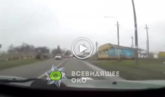 В Одессе водитель своей реакцией спас пьяную девушку от смерти