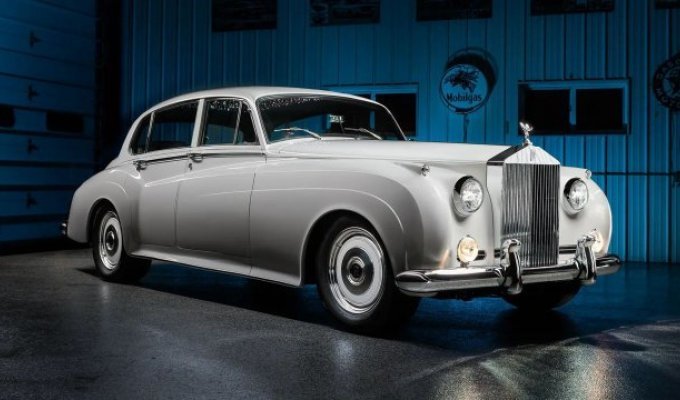 The most powerful retro car in the history of Rolls-Royce 1961 (5 photos)