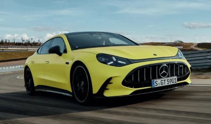 Mercedes-AMG представил электрический суперкар мощностью почти 1200 лошадиных сил (9 фото)