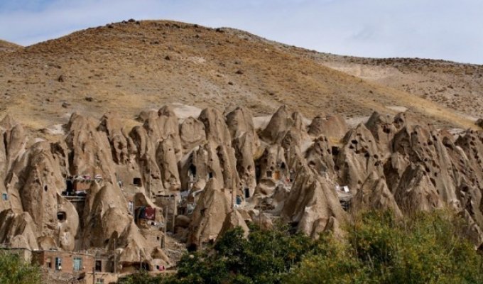 Иранская деревня Кандован в скалах (25 фото)