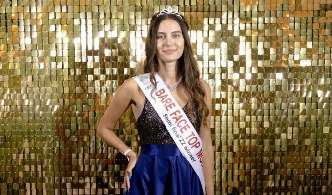В финал конкурса «Мисс Англия» впервые вышла участница, которая не пользуется косметикой (4 фото + 1 видео)