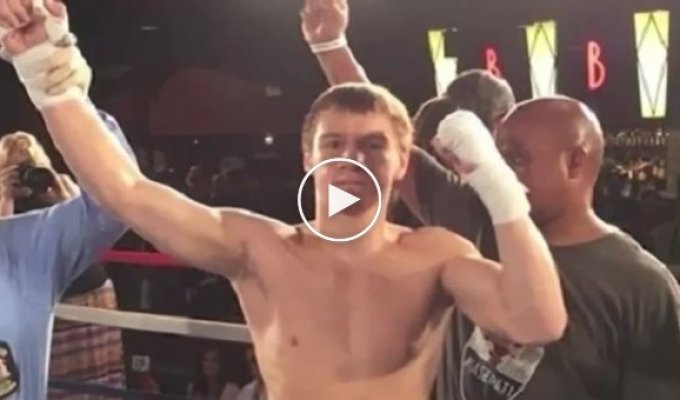 Украинский боксер провел быстрый бой на профессиональном ринге