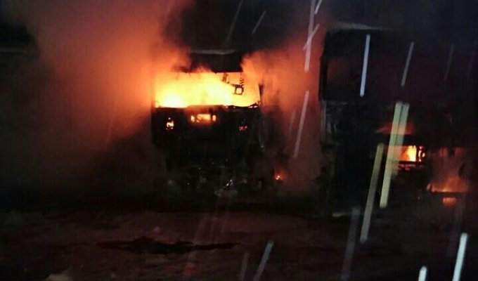 3 грузовика сгорели ночью в Николаеве