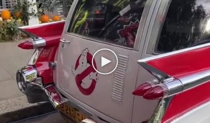 The Ghostbusters Machine Exists