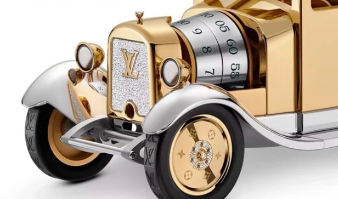 Часы в  форме автомобиля по  цене суперкара (6 фото)