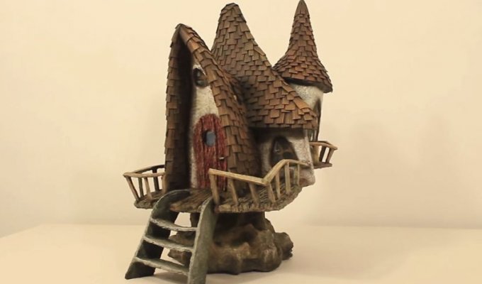 Как построить волшебный домик из мусора (19 фото + 1 видео)