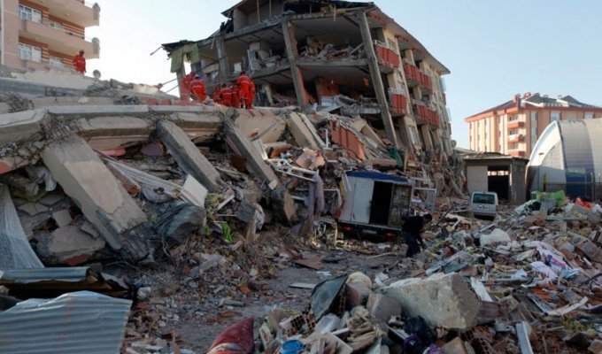 Разрушительное землетрясение в Турции (35 фото)