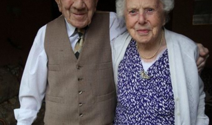 Британская пара отмечает 82-ю годовщину свадьбы (4 фото)