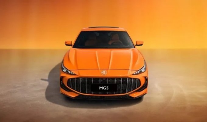 У Китаї представили бізнес-седан MG5 2026 всього за 7000 євро (5 фото + 1 відео)