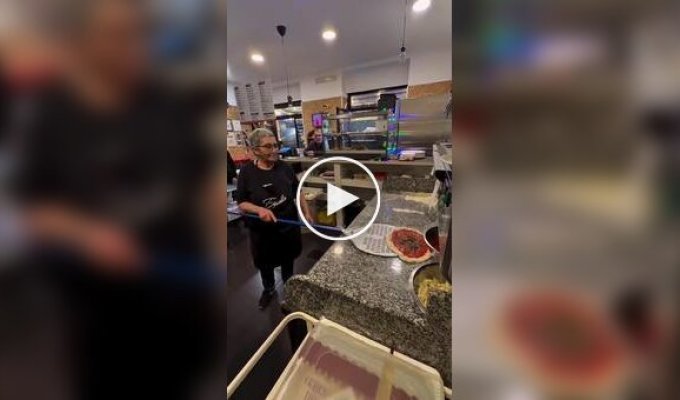 Пицца-командная работа: Идеальный момент взаимопонимания на кухне