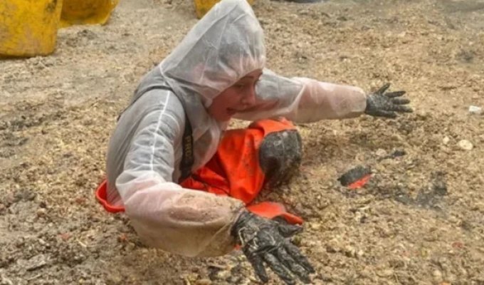 Деньги не пахнут: девушка бросила офисную работу и стала ассенизатором (12 фото)