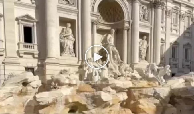 How much money do tourists leave in Rome's largest fountain?