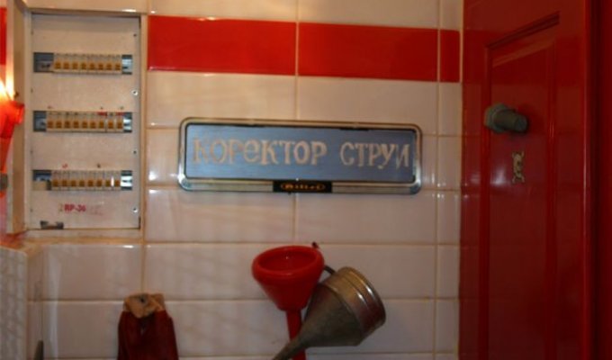  Туалет в ужгородском баре Red Bull (3 фото)