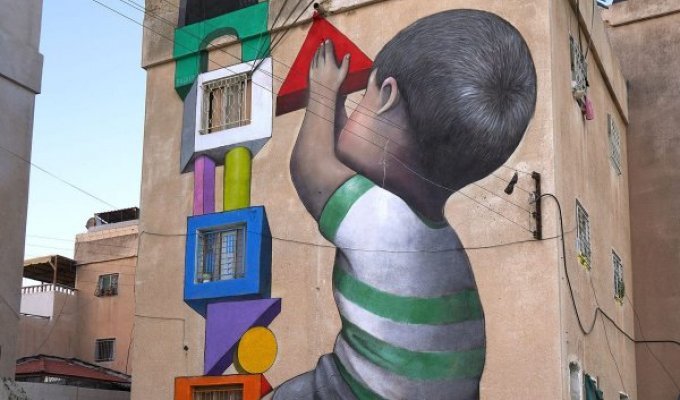 Traveler artist from Paris and his kind graffiti in different cities of the world (18 photos)