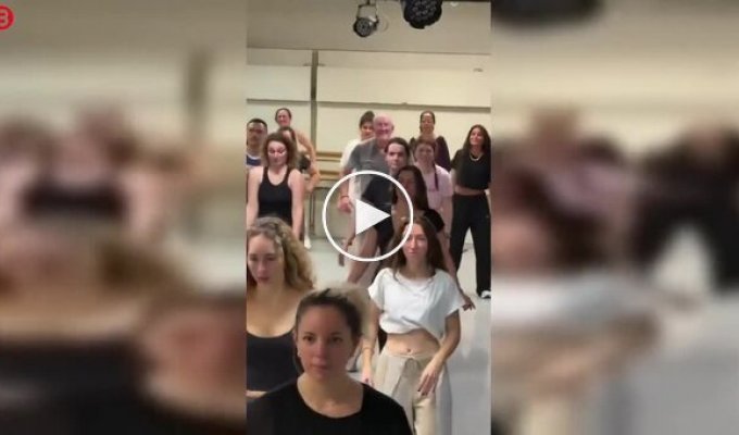 Возраст — не помеха: дедушка зажигает в танцевальной студии